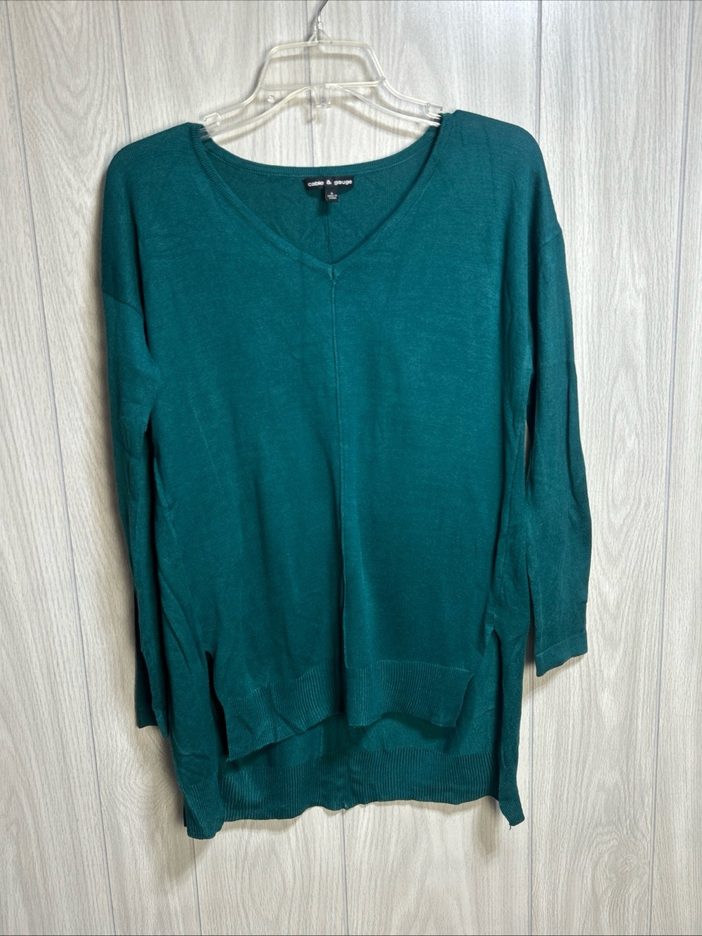 Cable & Gauge Green V-neck Long Sleeve Sweater Size Small